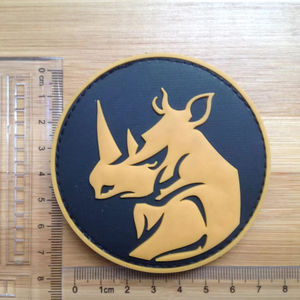 Logo en caoutchouc PVC durable pour vêtements et produits de mode, patch en caoutchouc moulé sur mesure pour vêtements et vêtements de sport - Product Image 2
