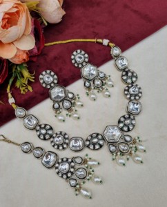 <b>Delicate</b> Hexagon Cut Kundan Stone <b>Necklace</b> Set With Earrings And Mangtika Designer Gold Plated Festive Party Wear Jewellery Sets - Product Image 1