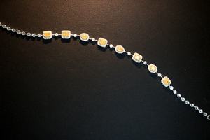 AMBER JEWELS Pulsera Unisex Chapada en Oro de 18K con Piedra Natural de Corte Esmeralda y Engaste de Estrella, Joyería Clásica de Boda Estilo Hip Hop - Product Image 4