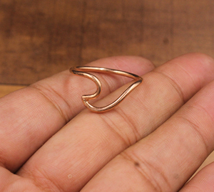 Anillo Unisex Clásico Minimalista de Plata con Diseño de Ola Oceánica, Joyería de Playa, Fabricante Personalizado OEM ODM, Venta al Por Mayor - Product Image 3