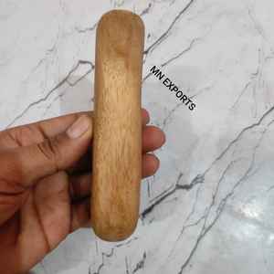 Bastón de Madera Ecológico Pulido a Mano con Mango de Latón, Artículo Artesanal Natural - Product Image 3