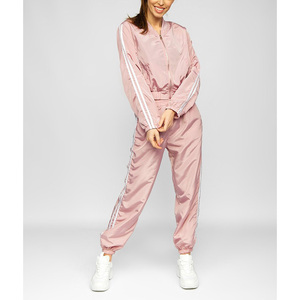 Conjunto de Chaqueta Cortavientos con Capucha y Pantalones Cortos para Hombre, 100% Algodón Orgánico, Impermeable y Transpirable - Product Image 1