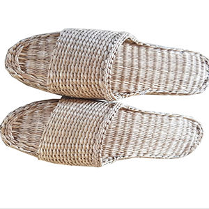 Sandales en jacinthe d'eau naturelle faites à la main au Vietnam, tongs d'été pour la plage, vente en gros - Product Image 1