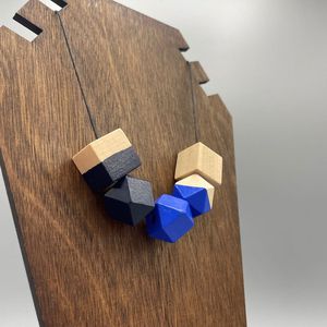 Collier en bois de conception éthique fait à la main pour femmes, artisanat en bambou et en bois - Product Image 2
