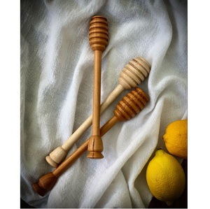 Bâtonnet à saupoudrer rustique en bois, réutilisable et fait main, pour la cuisine, disponible chez Worldwide Supply - Product Image 1