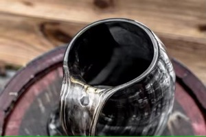 Taza Artesanal de Cuerno Natural, Estilo Rústico, para Cerveza o Café, Regalo Único para el Hogar - Product Image 3