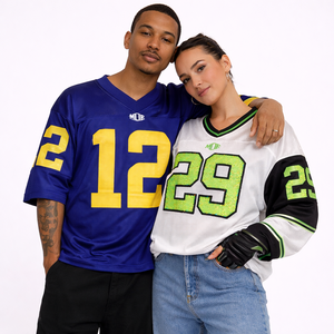 Camiseta de fútbol americano unisex estilo universitario de malla transpirable con número de diamantes de imitación, manga larga, estilo urbano, OEM, marca privada, venta al por mayor - Product Image 5