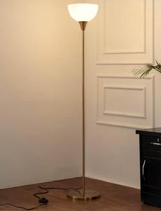 Lámpara de Pie Moderna de Latón con Pantalla de Cristal Blanco, Luz Cálida Suave, Uso Residencial - Product Image 4