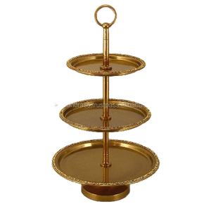 Support de bougie décoratif en forme de bâton central et support à gâteau martelé - Product Image 1