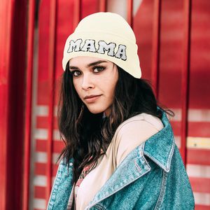 Bonnet en acrylique recyclé doux, personnalisé, tricoté pour l'hiver, avec logo brodé à marque privée, à revers, unisexe, style streetwear - Product Image 4