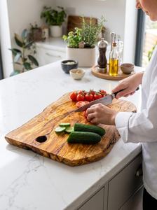 Planche à découper en bois d'acacia avec poignée, planche à charcuterie en bois rustique, plateau de service pour fromages, planche de cuisine, cadeau de pendaison de crémaillère - Product Image 5