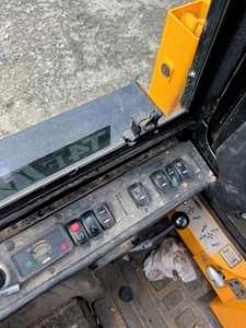 Chargeuse-pelleteuse utilitaire 1CXT d'occasion pour entrepreneurs et constructeurs - Product Image 6