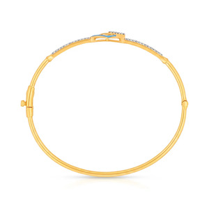 Bracelet en diamant à monture bleue avec géométrie ouverte en or jaune et design élégant de barre scintillante - Product Image 2