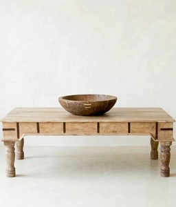 Mesa de Centro de Madera Vintage Hecha a Mano con Tira Metálica, Muebles Rústicos para Sala de Estar, Comedor y Dormitorio - Product Image 1