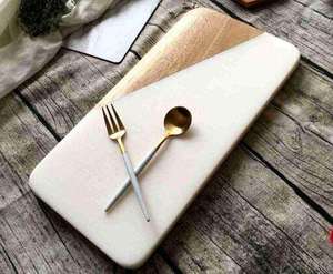 Planche à découper ronde en bois et marbre avec incrustation en laiton, poignée suspendue, design unique, planche à découper décorative - Product Image 2