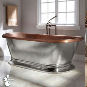 Baignoire en cuivre poli brillant réfléchissant sur des carreaux bleu sarcelle profond pour une ambiance sombre. Finition exotique disponible à prix de gros. - Product Image 4