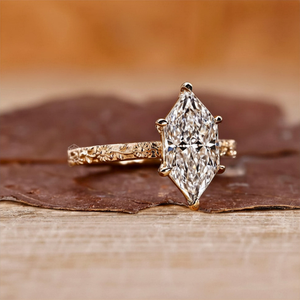 Anillo de compromiso vintage con diamante marquesa cultivado en laboratorio, banda floral de oro amarillo de 14K, solitario con engaste de puntas para unisex - Product Image 3