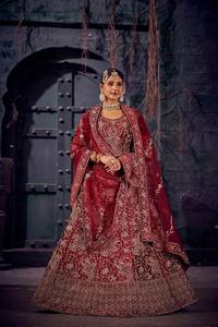 Lujoso terciopelo nupcial Lehenga Choli completo trabajo pesado con piedras Jarkan elegante traje de boda para novias LatestDesignerCollection - Product Image 5