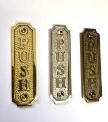 Nuevo Letrero Decorativo para Puerta de Latón Marca Lord, Elegante y Duradero para Todo Tipo de Puertas - Product Image 3