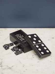 Jeu de dominos en résine noire double six avec points blancs et ligne argentée pour le jeu - Product Image 1