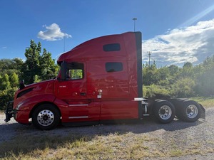 Tractor diésel 6x4 eficiente, cabezal tractor, vehículo comercial de servicio pesado para logística en carretera y transporte de carga - Product Image 2
