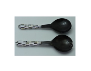 Ensemble de 2 cuillères à salade en corne, design tendance, fabriquées à la main à partir de corne de buffle naturelle, prix de gros direct usine. - Product Image 4