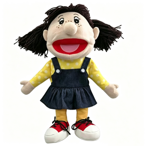 Marioneta de peluche suave personalizada para niñas con vestido verde y pelo castaño, para mayores de 3 años - Product Image 2