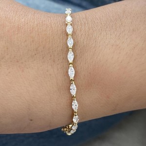 Bracelet tennis en or jaune avec diamants de laboratoire taille marquise, certifié IGI, minimaliste, raffiné, pour femme, cadeau d'anniversaire de mariage, délicat - Product Image 3