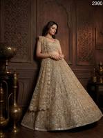Lehenga Choli de Boda Dorado Sólido Hecho a Mano Estilo Vintage con Mangas Tipo Tank, Dupatta de Diseño y Encaje en Cuatro Lados de Tela No Tejida
