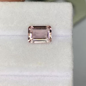 Tourmaline naturelle de couleur pêche, coupe octogonale, pierre précieuse 1,90 ct, 6,50x9,00 mm, pierre facettée non montée pour la fabrication de bijoux fins - Product Image 1