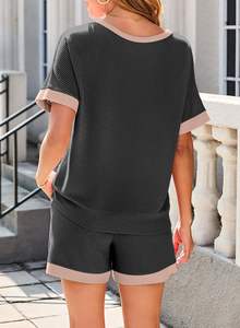 Ensemble tendance streetwear 2 pièces pour femme, couleur unie, été, col rond, manches courtes, t-shirt oversize et short pour femme - Product Image 3