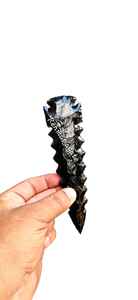 Colección de Vidrio Tallado a Mano por Artesanos: Puntas de Flecha, Lunas Crecientes y Cuchillas Rituales - Product Image 3