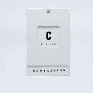 Étiquettes suspendues en papier personnalisées de qualité supérieure pour les marques de vêtements - Product Image 1