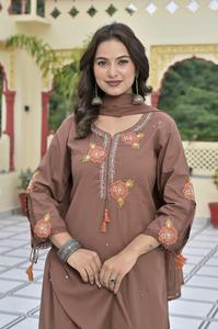 Conjunto de Traje Recto de Algodón Marrón con Bordado en Dupatta, Ropa Étnica Tradicional para Mujer, Estilo Casual de India y Pakistán - Product Image 6