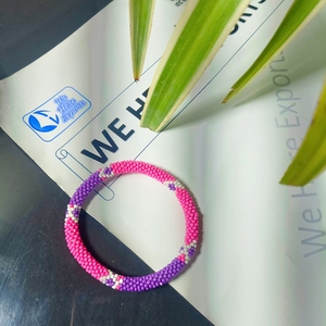 Élastique à cheveux tendance pour femme, rose et violet, avec perles imitation perle et perles à insertion, style bracelet fait main, élégant et à la mode - Product Image 6