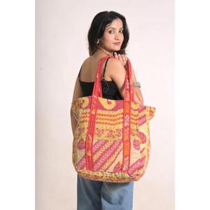 Sac fourre-tout vintage en coton Kantha fait main, style bohème, imprimé floral indien - Product Image 1