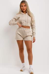 Sudadera con capucha corta de felpa francesa de manga corta para mujer, de moda, con 2 bolsillos laterales, cinturón, pantalones cortos de cintura baja, ajuste regular, ropa deportiva. - Product Image 3