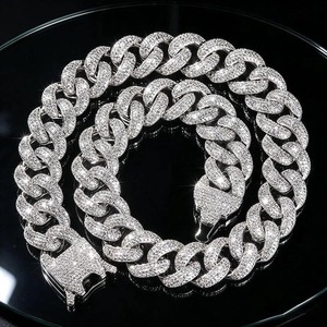 Elegante Collar de Eslabones Cubanos de Moissanita, Cadena de Plata de Ley 925 con Diamantes Engastados para Desfiles de Moda y Fiestas - Product Image 5