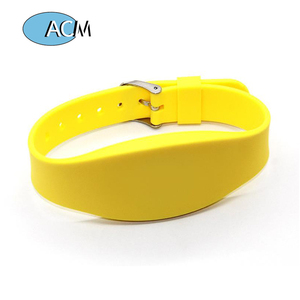 Bracelet intelligent en silicone mince et plat, personnalisable, réutilisable, portable, nouveau bracelet RFID étanche en silicone 125 kHz Suna House - Product Image 1