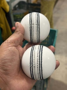 ลูกคริกเก็ตคุณภาพพรีเมียม Salstar Sport ผลิตจากหนังเกรดท็อป สามารถปรับแต่งสีและออกแบบโลโก้ได้ ตามข้อกำหนดของผลิตภัณฑ์ - Product Image 2