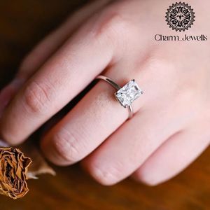 Bague de fiançailles classique pour femme Charm_Jewells en moissanite taille coussin, plaqué or 18 carats, sertie à griffes, certifiée IGI, 3 grammes - Product Image 3