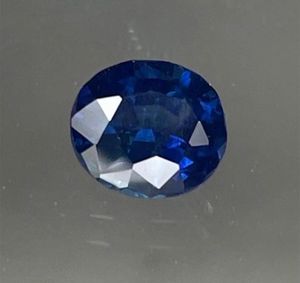 ไพลินสีน้ำเงินธรรมชาติทรงรี สีน้ำเงินเข้ม  ไพลินผ่านการอบความร้อน - Product Image 1