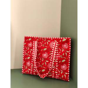 Bolsa de Mano Promocional Red Blossom con Diseño Floral Único - Product Image 3