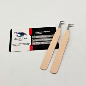 Pince à cils professionnelle LUCKY LASH TOOLS à pointe argentée, 90 degrés, couleur nude douce, pointe lisse, poignée diamantée - Product Image 3