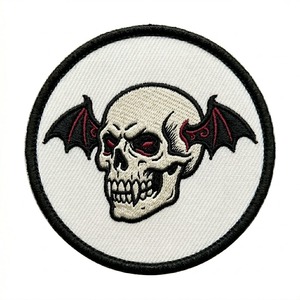 Patch brodé personnalisé Crâne de vampire et ailes de chauve-souris, badge thermocollant rond pour veste de motard, vêtements gothiques, vente en gros - Product Image 4