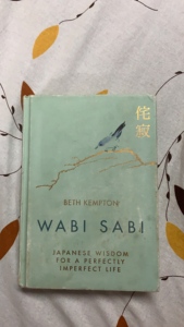 WABI SABI de Beth Kempton, libro de tapa dura, sabiduría japonesa para una vida perfectamente imperfecta - Product Image 5