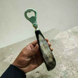 Abridor de botellas artesanal de cuerno de buey auténtico de la mejor calidad, herramienta de bar premium a precio económico. - Product Image 6