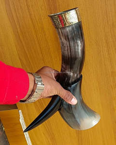 Cuerno Vikingo Hecho a Mano para Beber, para Festivales Medievales, Renacentistas y Reenactaciones Históricas - Product Image 4