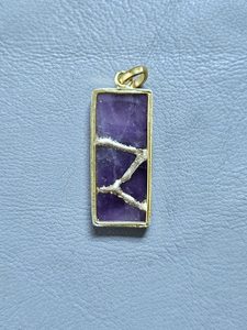จี้เพชรพลอยอะเมทิสต์ทรงกลมประดับด้วยเทคนิคคินสึจิ งานแฮนด์เมดจาก NIKHIL GEMS เงินแท้ 925 ชุบทอง ดีไซน์วินเทจ เหมาะสำหรับเป็นเครื่องประดับหมั้น ได้รับการรับรองจากผู้ตรวจสอบอิสระ - Product Image 4