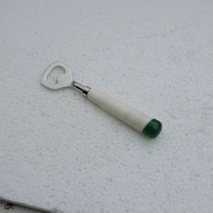 Abridor de botellas de diseño recién fabricado con mango de resina, abridor de botellas de acero inoxidable con mango de resina al mejor precio al por mayor. - Product Image 1